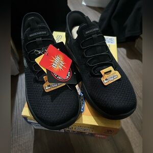 Skechers Women’s Black Slip-On Knit Memory Foam Sneakers NWT